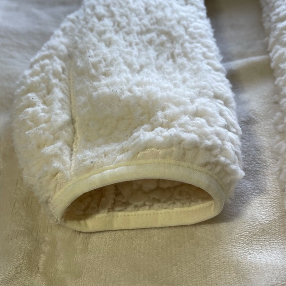 Cream Sherpa Pullover size Medium - Picture 5 of 14